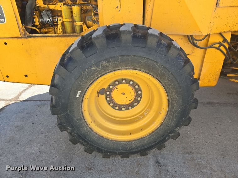 image for item DT7052 1981 John Deere 444C wheel loader