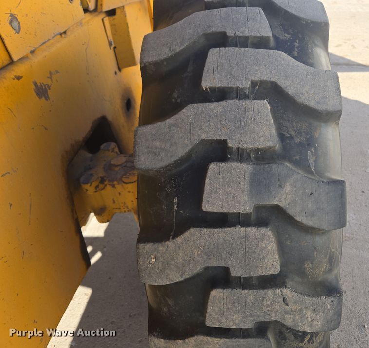 image for item DT7052 1981 John Deere 444C wheel loader