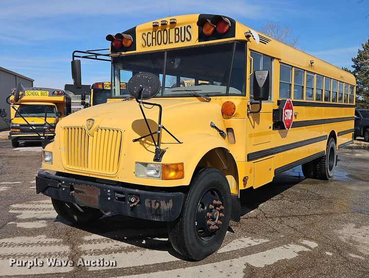 image for item DT7612 2004 International CE school bus