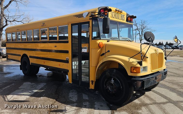 image for item DT7612 2004 International CE school bus