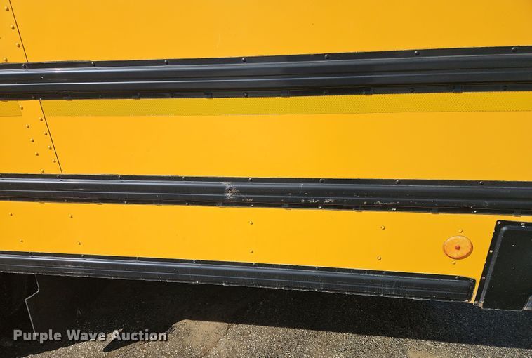 image for item DT7612 2004 International CE school bus