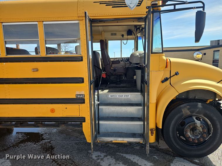 image for item DT7612 2004 International CE school bus