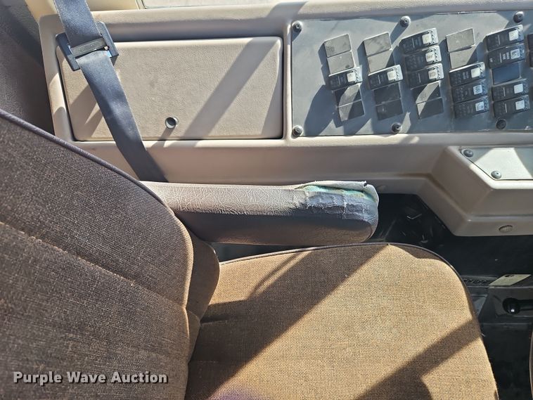 image for item DT7612 2004 International CE school bus