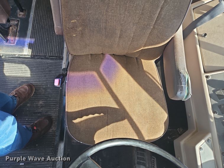 image for item DT7612 2004 International CE school bus