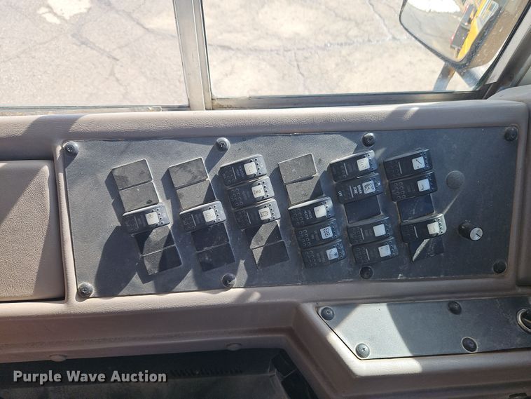 image for item DT7612 2004 International CE school bus