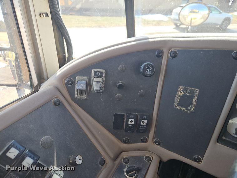 image for item DT7612 2004 International CE school bus