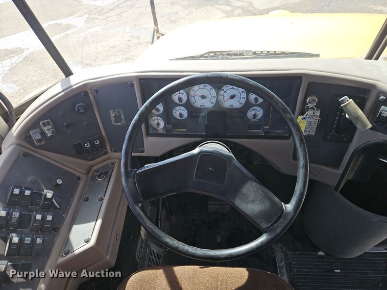 image for item DT7612 2004 International CE school bus