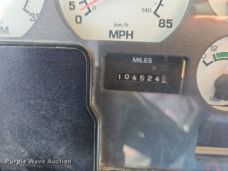 image for item DT7612 2004 International CE school bus