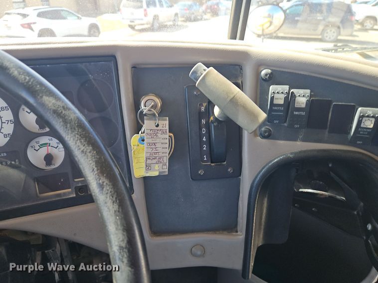 image for item DT7612 2004 International CE school bus