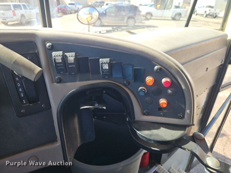 image for item DT7612 2004 International CE school bus