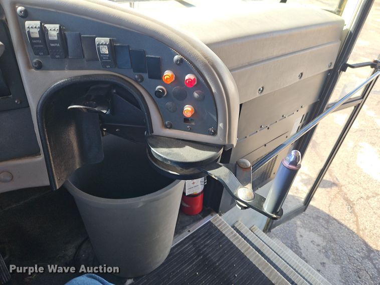 image for item DT7612 2004 International CE school bus