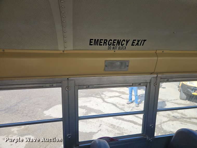 image for item DT7612 2004 International CE school bus