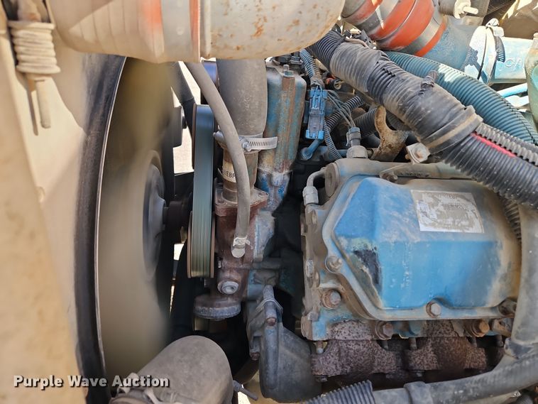 image for item DT7612 2004 International CE school bus