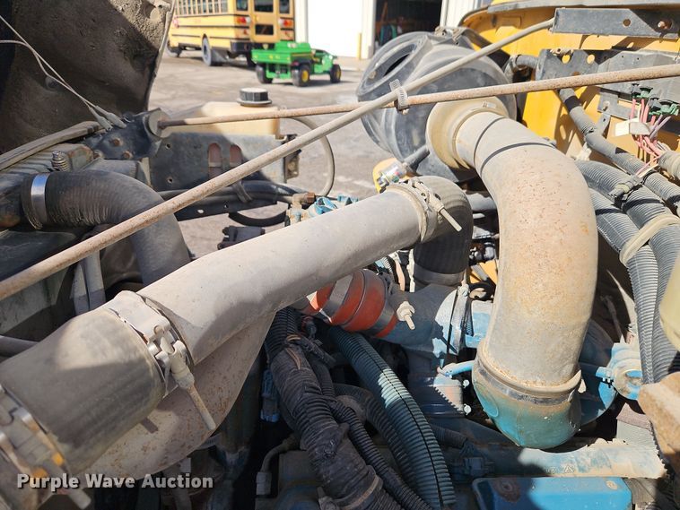 image for item DT7612 2004 International CE school bus