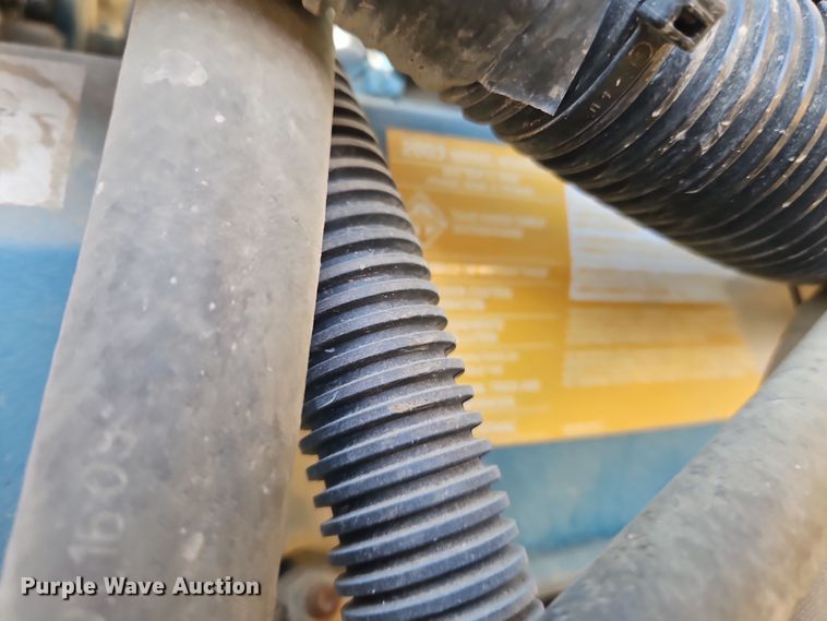 image for item DT7612 2004 International CE school bus