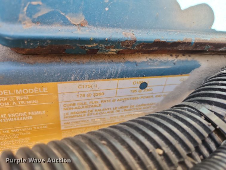 image for item DT7612 2004 International CE school bus