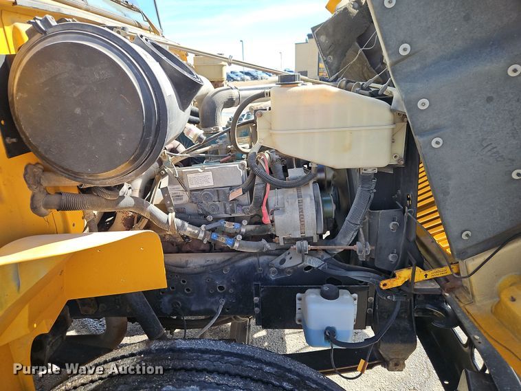 image for item DT7612 2004 International CE school bus