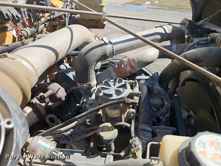 image for item DT7612 2004 International CE school bus