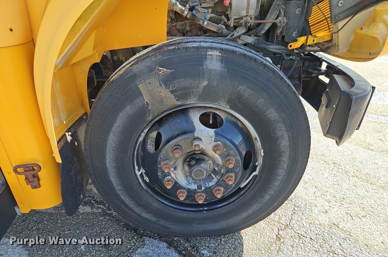 image for item DT7612 2004 International CE school bus