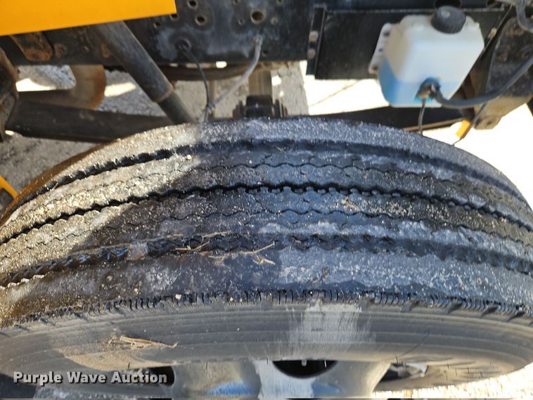 image for item DT7612 2004 International CE school bus