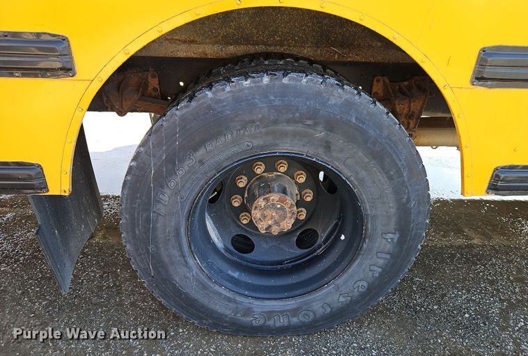 image for item DT7612 2004 International CE school bus