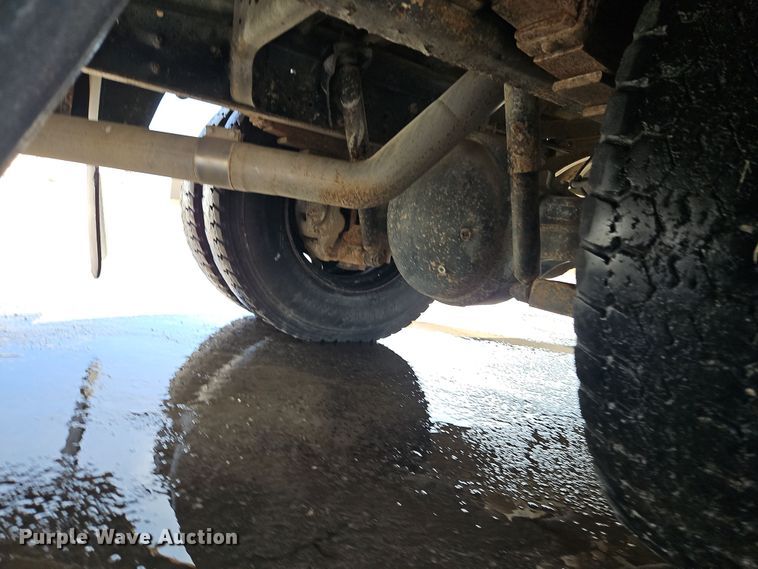 image for item DT7612 2004 International CE school bus