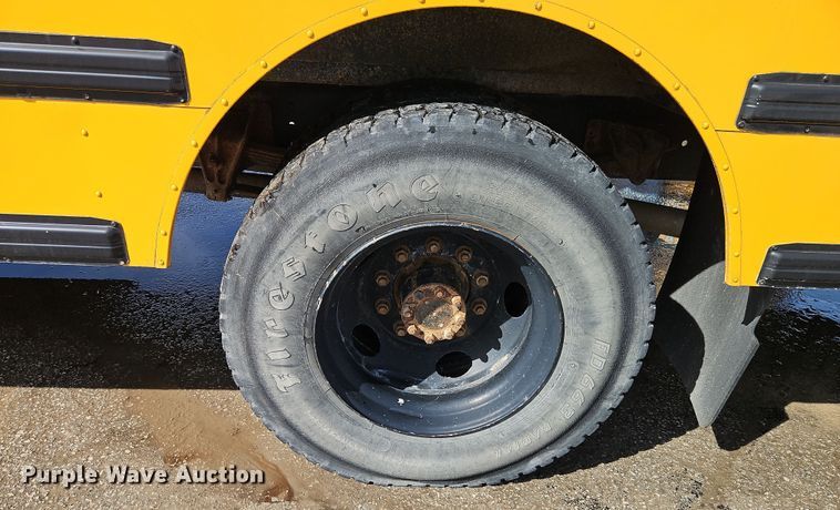 image for item DT7612 2004 International CE school bus