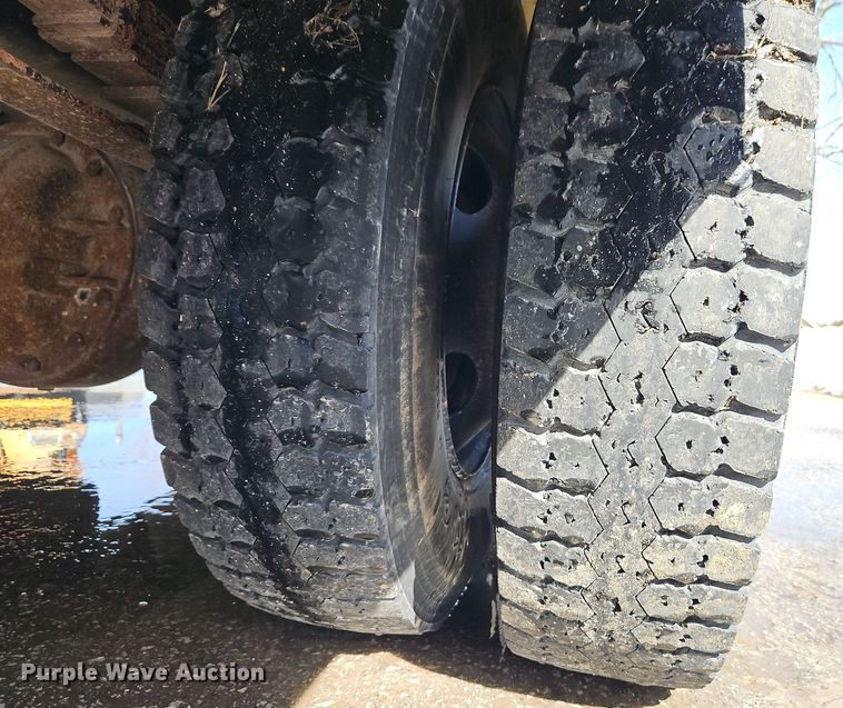 image for item DT7612 2004 International CE school bus