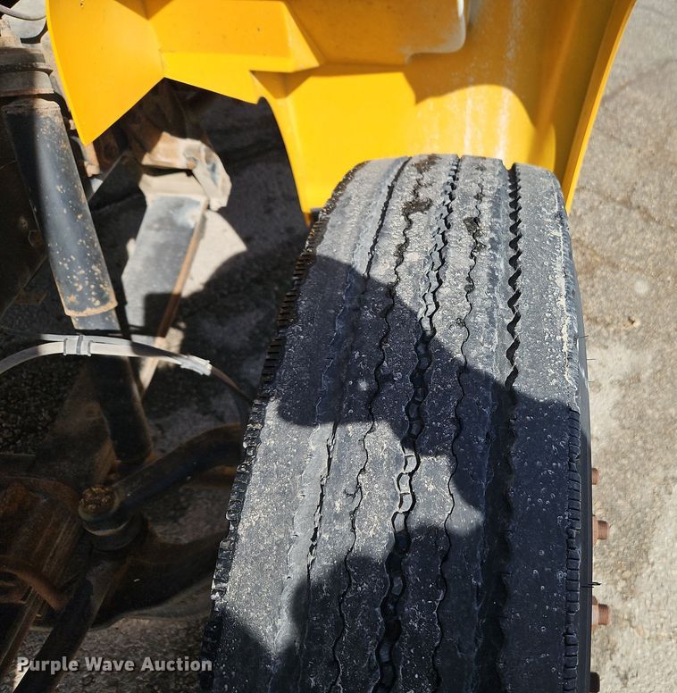 image for item DT7612 2004 International CE school bus