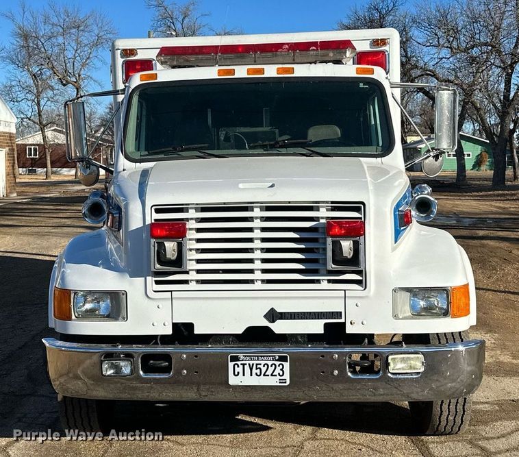 image for item DV0620 1997 International  4700LP rescue vehicle