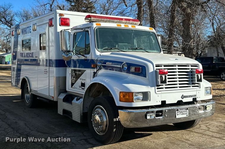 image for item DV0620 1997 International  4700LP rescue vehicle