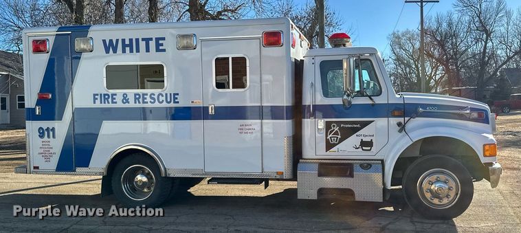 image for item DV0620 1997 International  4700LP rescue vehicle