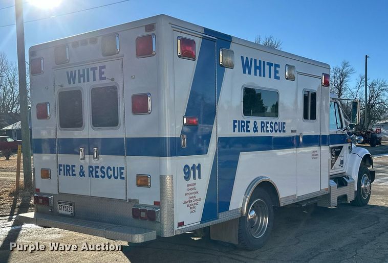 image for item DV0620 1997 International  4700LP rescue vehicle
