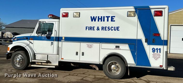 image for item DV0620 1997 International  4700LP rescue vehicle