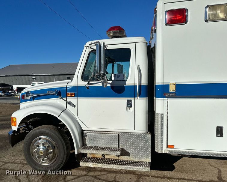 image for item DV0620 1997 International  4700LP rescue vehicle