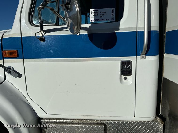 image for item DV0620 1997 International  4700LP rescue vehicle