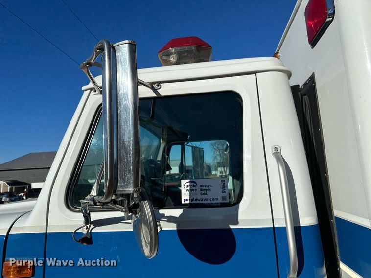 image for item DV0620 1997 International  4700LP rescue vehicle