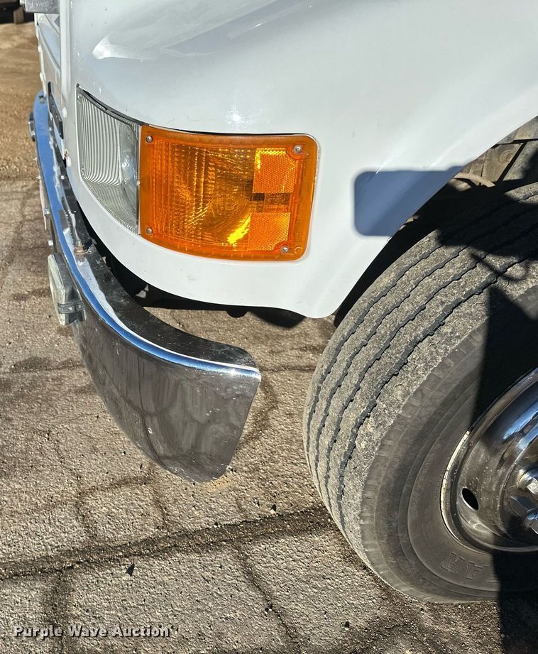 image for item DV0620 1997 International  4700LP rescue vehicle