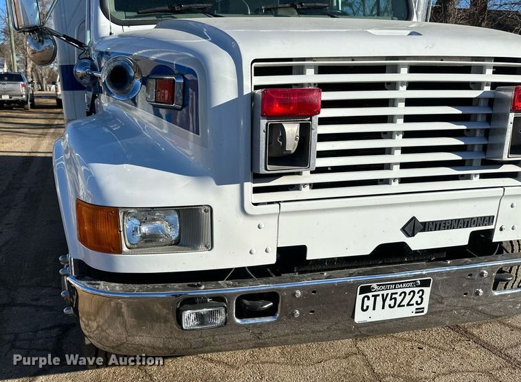 image for item DV0620 1997 International  4700LP rescue vehicle
