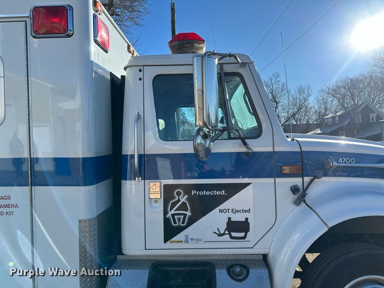 image for item DV0620 1997 International  4700LP rescue vehicle