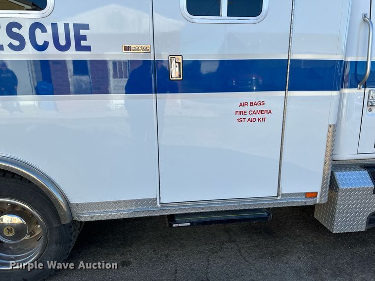 image for item DV0620 1997 International  4700LP rescue vehicle