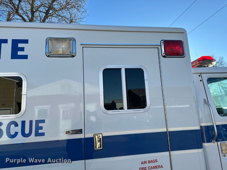 image for item DV0620 1997 International  4700LP rescue vehicle