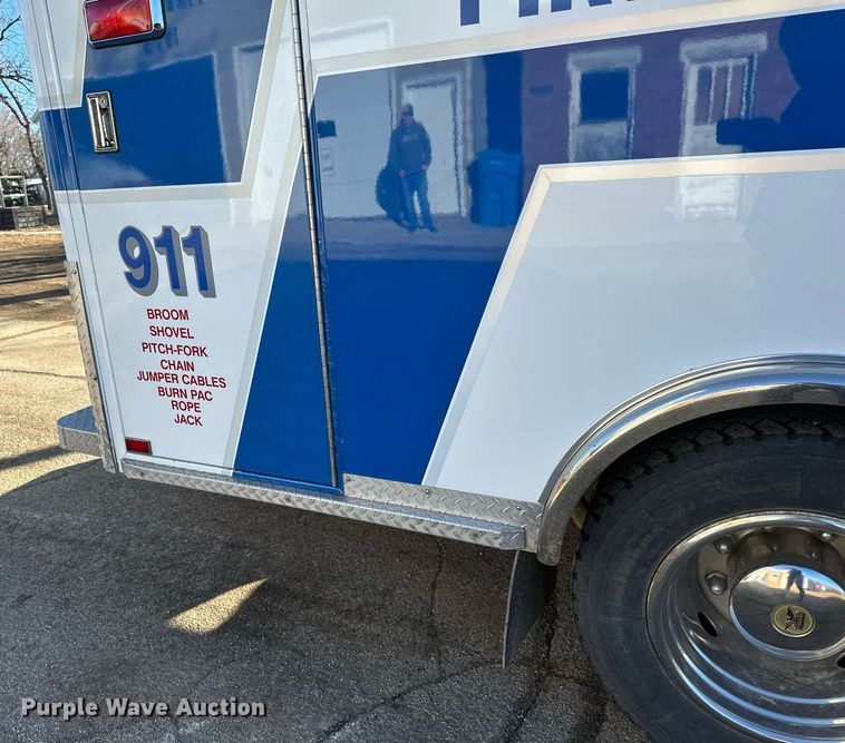 image for item DV0620 1997 International  4700LP rescue vehicle