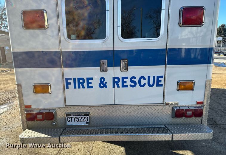 image for item DV0620 1997 International  4700LP rescue vehicle