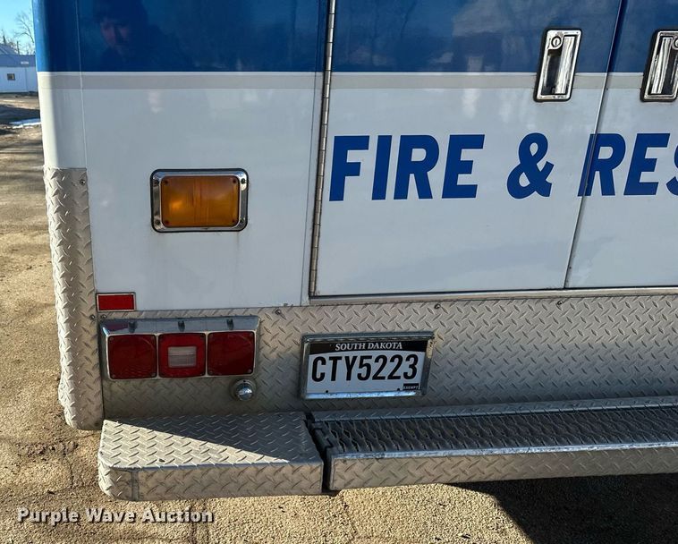 image for item DV0620 1997 International  4700LP rescue vehicle