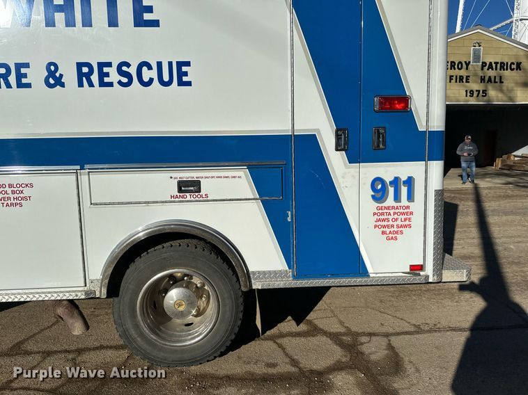 image for item DV0620 1997 International  4700LP rescue vehicle