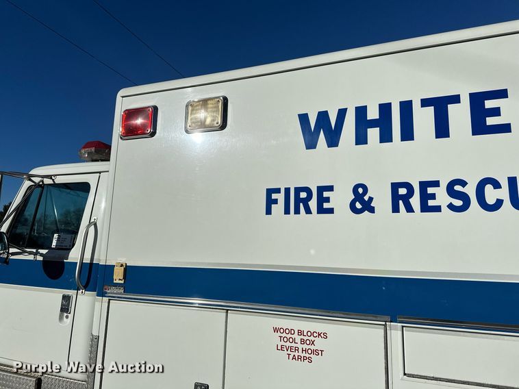 image for item DV0620 1997 International  4700LP rescue vehicle