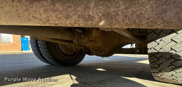 image for item DV0620 1997 International  4700LP rescue vehicle