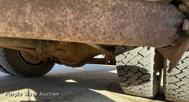 image for item DV0620 1997 International  4700LP rescue vehicle