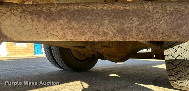 image for item DV0620 1997 International  4700LP rescue vehicle